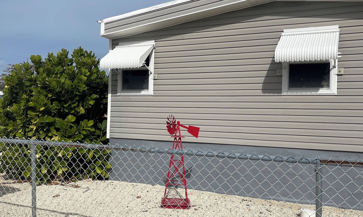 Cross Key Waterways House | 3-bedroom mobile home in soothing Key Largo with WiFi, AC