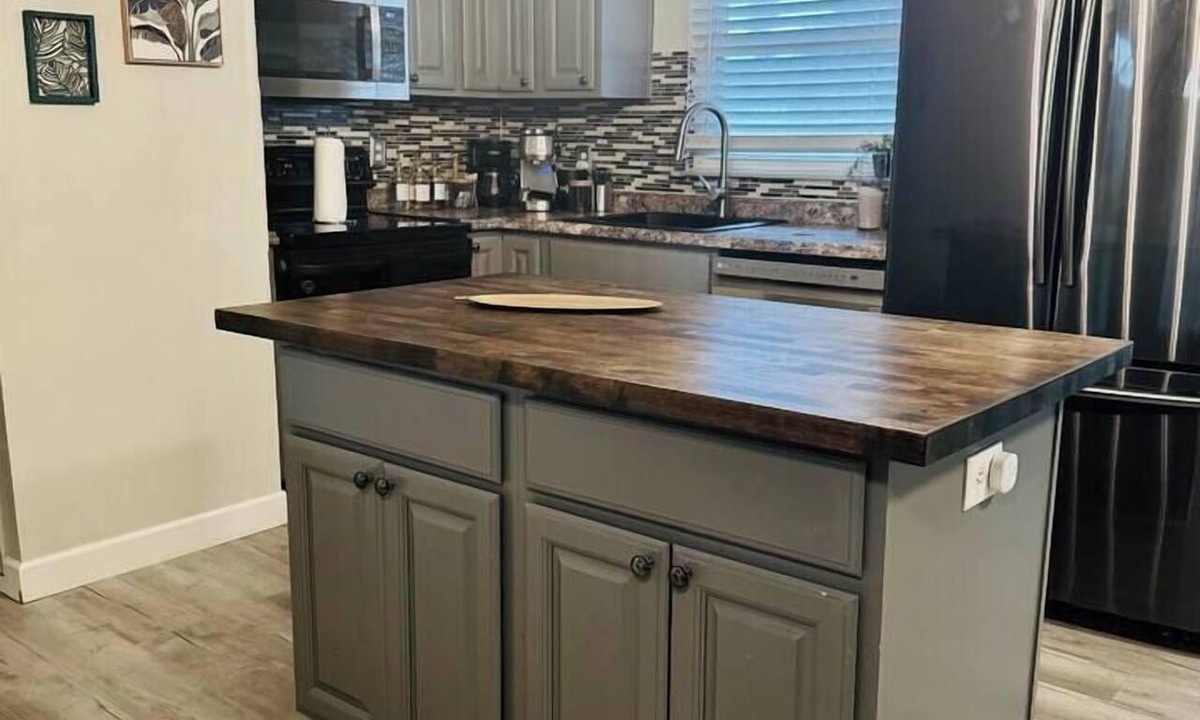 Walsingham House | 4BR Seminole Retreat | Near Beaches + Family Ready
