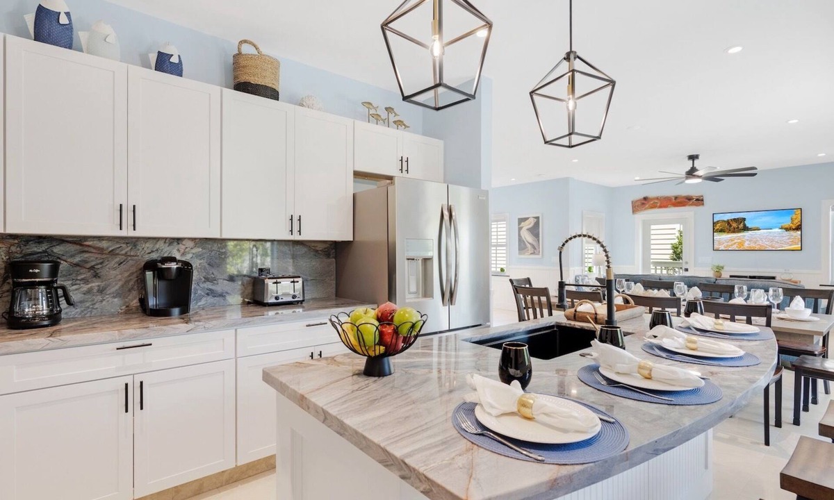 Uptown - Upper Duval House | *A ROYAL AFFAIR @ DUVAL* 3 Home Compound + Last Key White Glove Service…