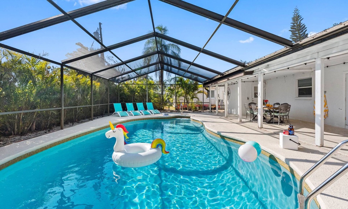 Largo House | Amazing Heated Pool House Close to Beaches