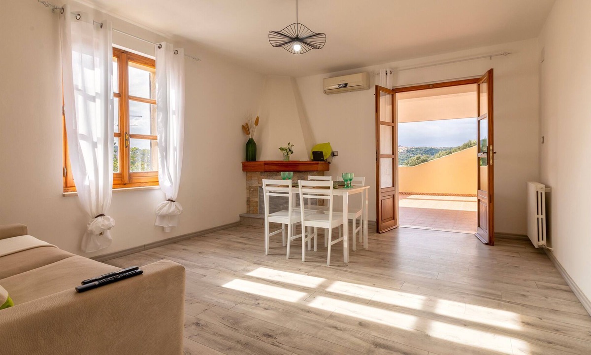 Codrongianos House | Apartment 'Casa Belvedere' with Private Terrace, Wi-Fi and Air Conditioning