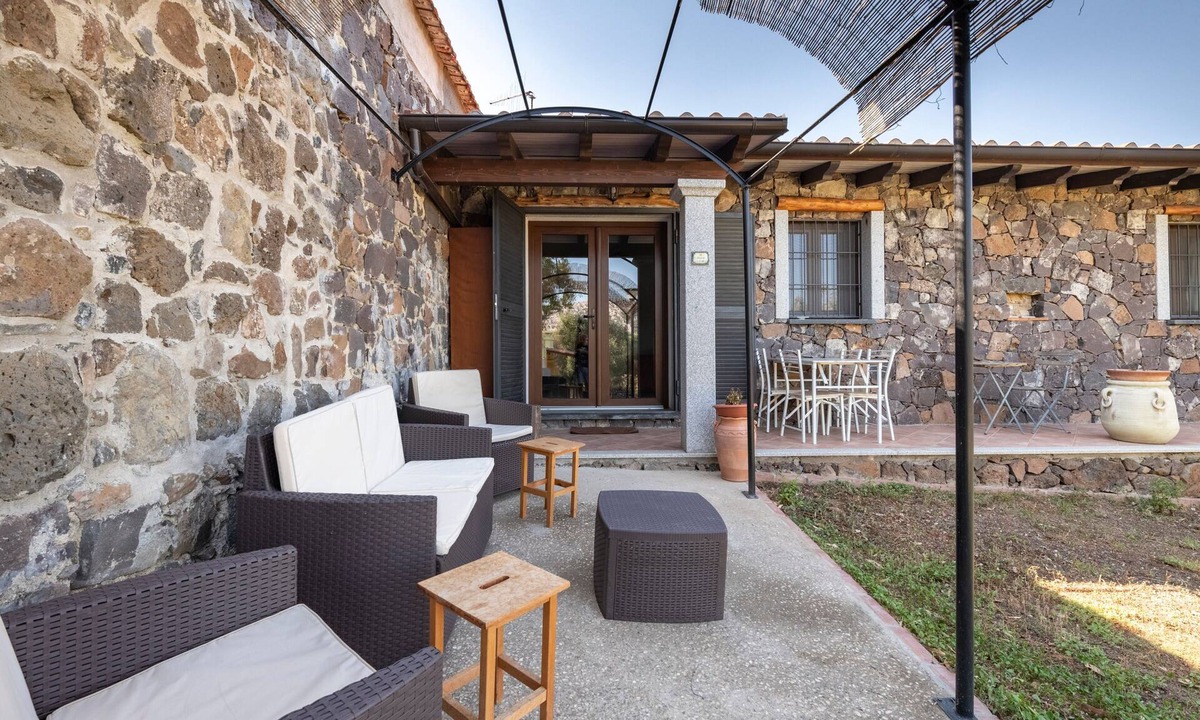 Dorgali Apartment | Apartment Casa Sole with Mountain View, Wi-Fi, Garden & Terrace