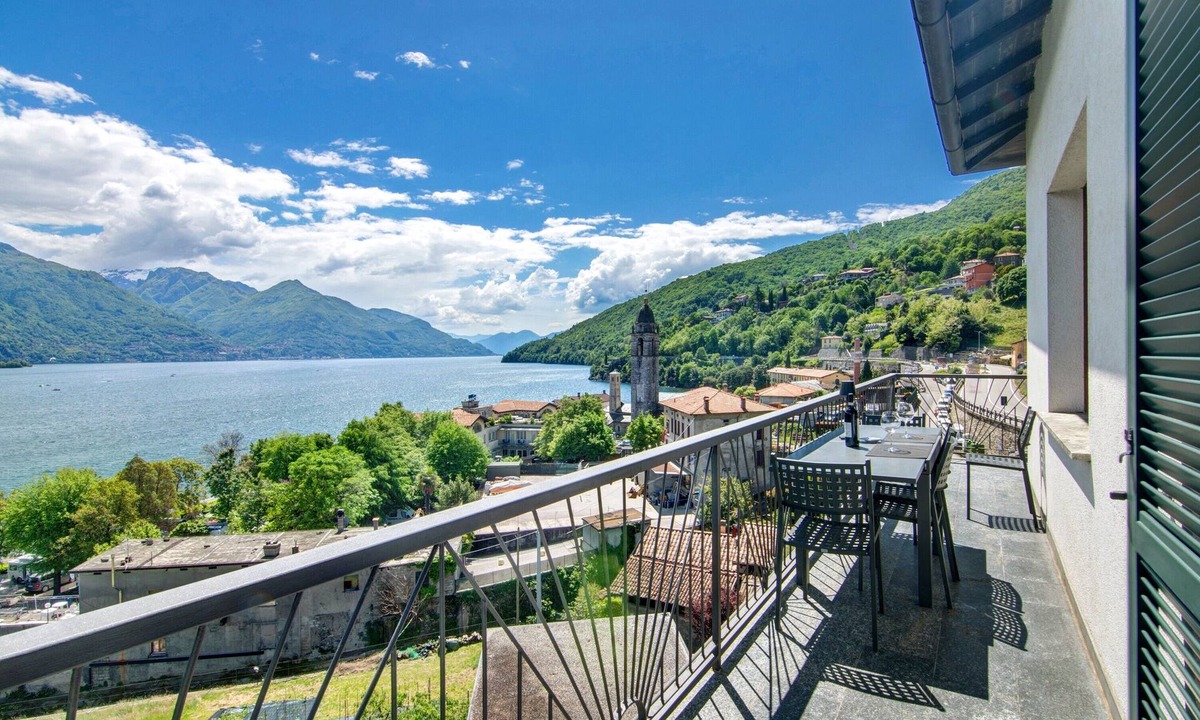 Vignola Apartment | Apartment 'Casa Vacanza Guattini' with Lake View, Balcony and Wi-Fi