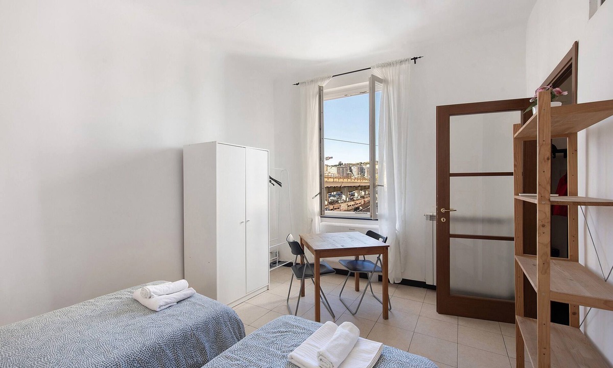 San Teodoro Apartment | Apartment 'Genova - A Due Passi Dall'acquario' with Wi-Fi and Air Conditioning
