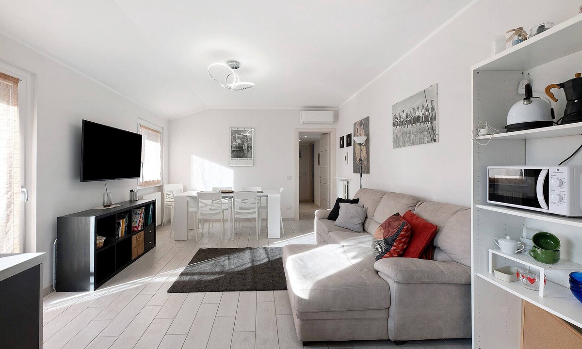 Colico Piano Apartment | Apartment 'La Dimora Del Lago' with Lake View, Wi-Fi and Air Conditioning