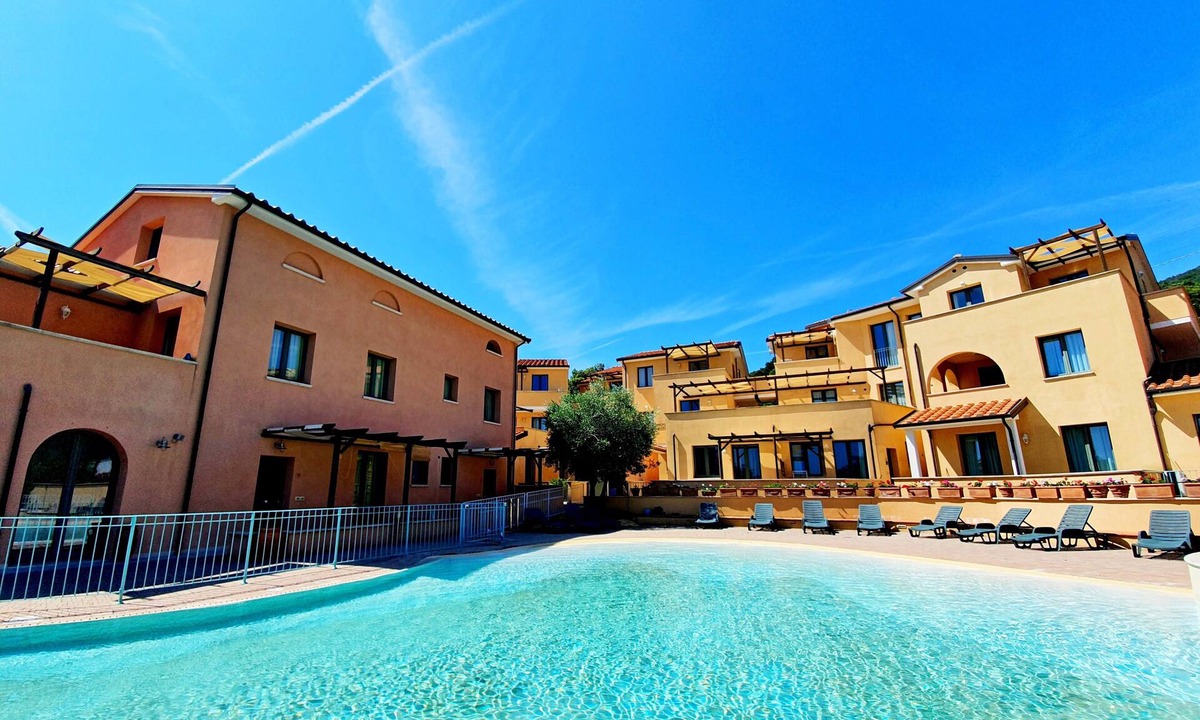 Cavo Apartment | Apartment 'La Pergola Al Cavo 9' with Pool, Shared Terrace, and Air Conditioning