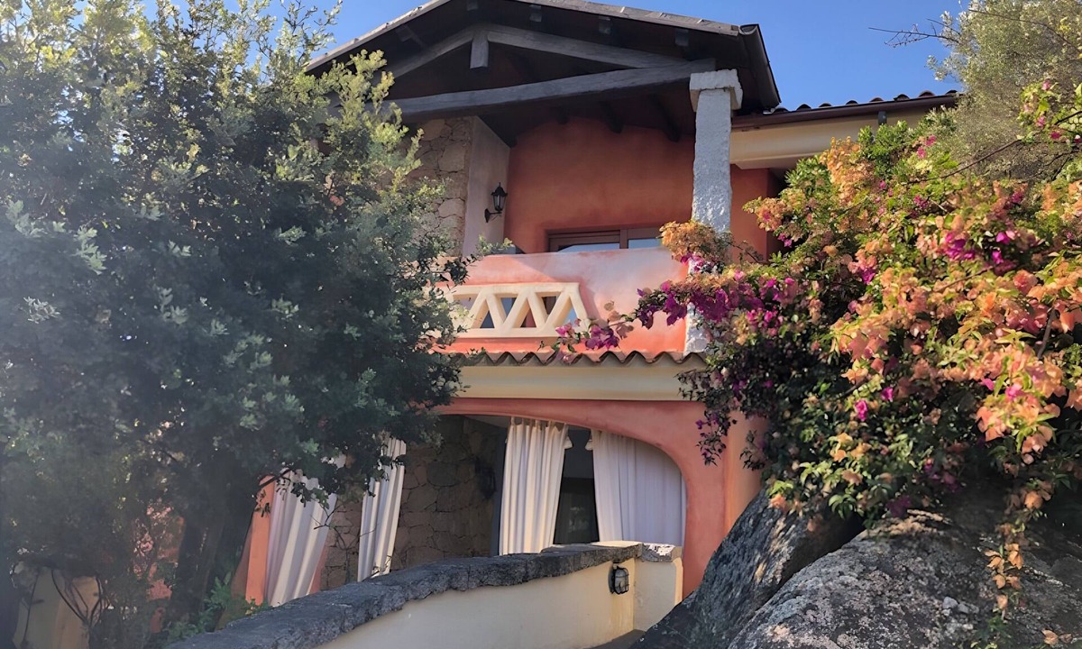 Monte Petrosu Apartment | Apartment 'Trilocale I Graniti San Teodoro' with Private Terrace and Air Conditioning