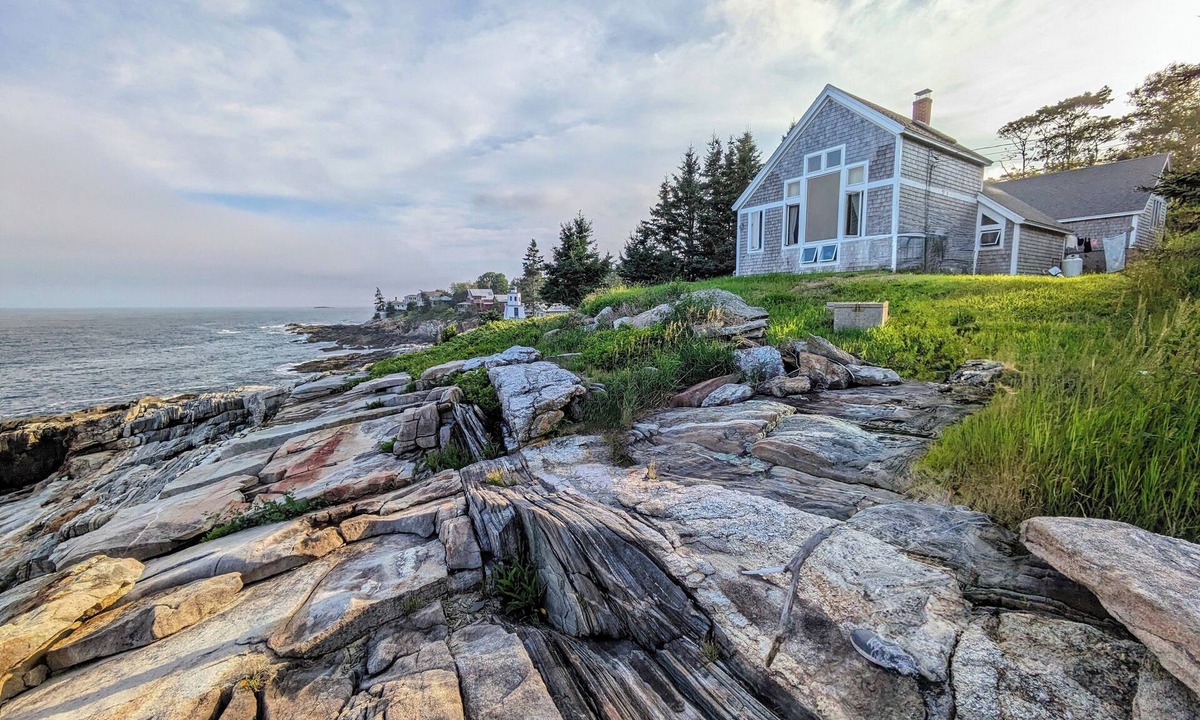 Round Pond Cottage | Artist Cottage with Cliffside Views- New Listing 2026
