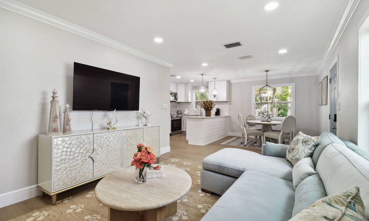Indian Rocks Beach Apartment | Beach Retreat 2BR/2BA Steps to Indian Rocks & Clearwater + Hot Tub