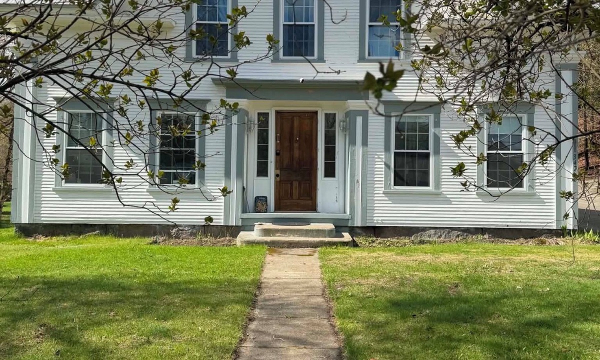 Lowell Apartment | Beautiful 2-bedroom apartment with AC in charming Lowell. Newly renovated!