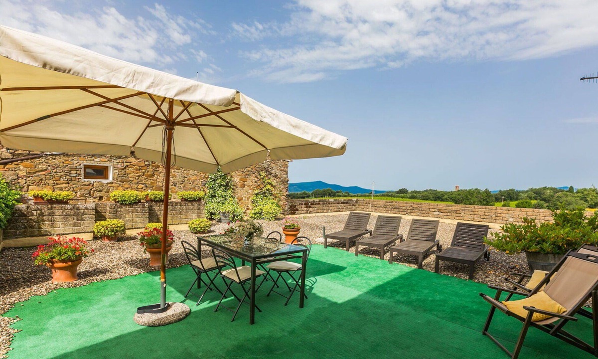 Sasso dʼOmbrone Villa | Beautiful apartment in villa for 6 guests with WIFI, A/C, pool and patio