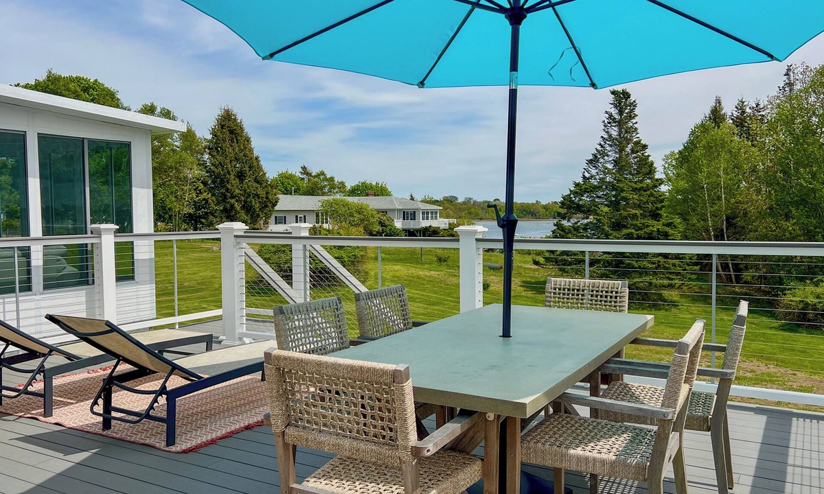 Mid-Coast and Islands House | Beautifully renovated 4BR, 2BA pet friendly home with ocean views and access