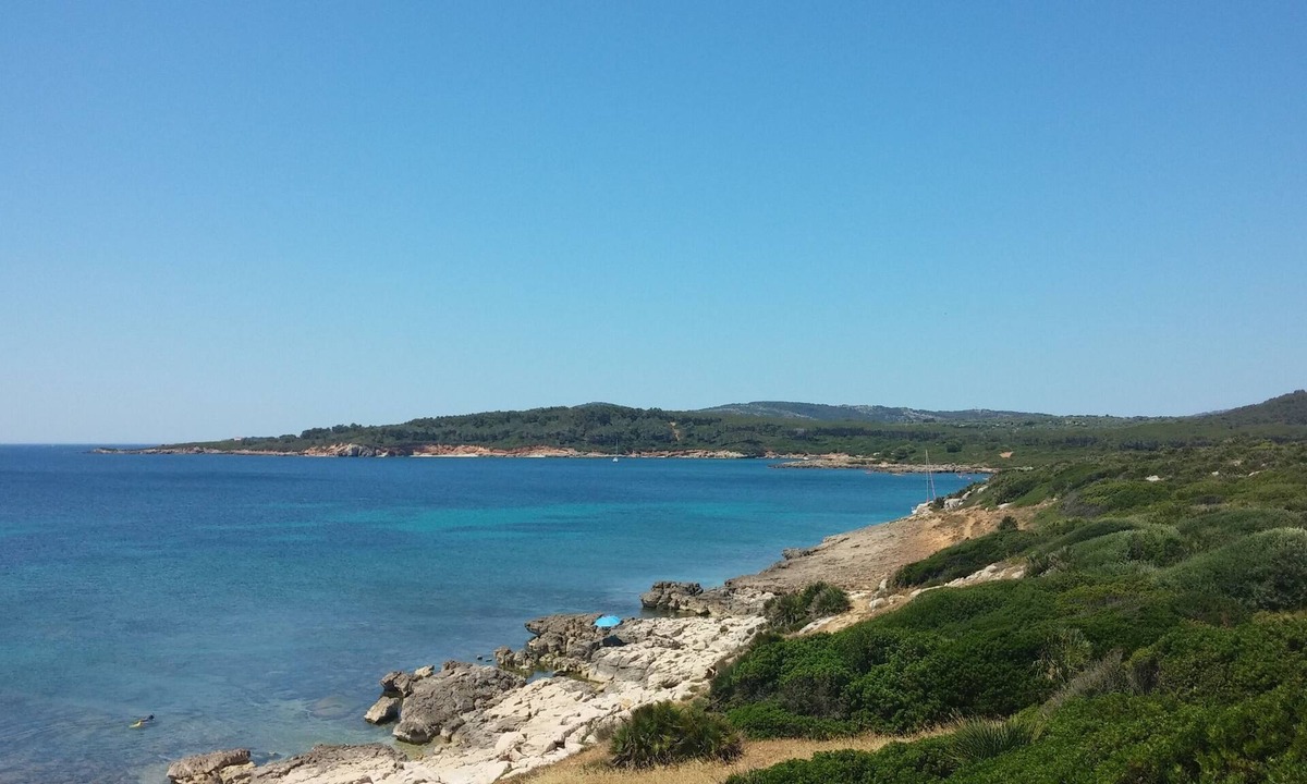Fertilia Apartment | BRIGHT APARTMENT WITHIN WALKING DISTANCE FROM THE SEA
