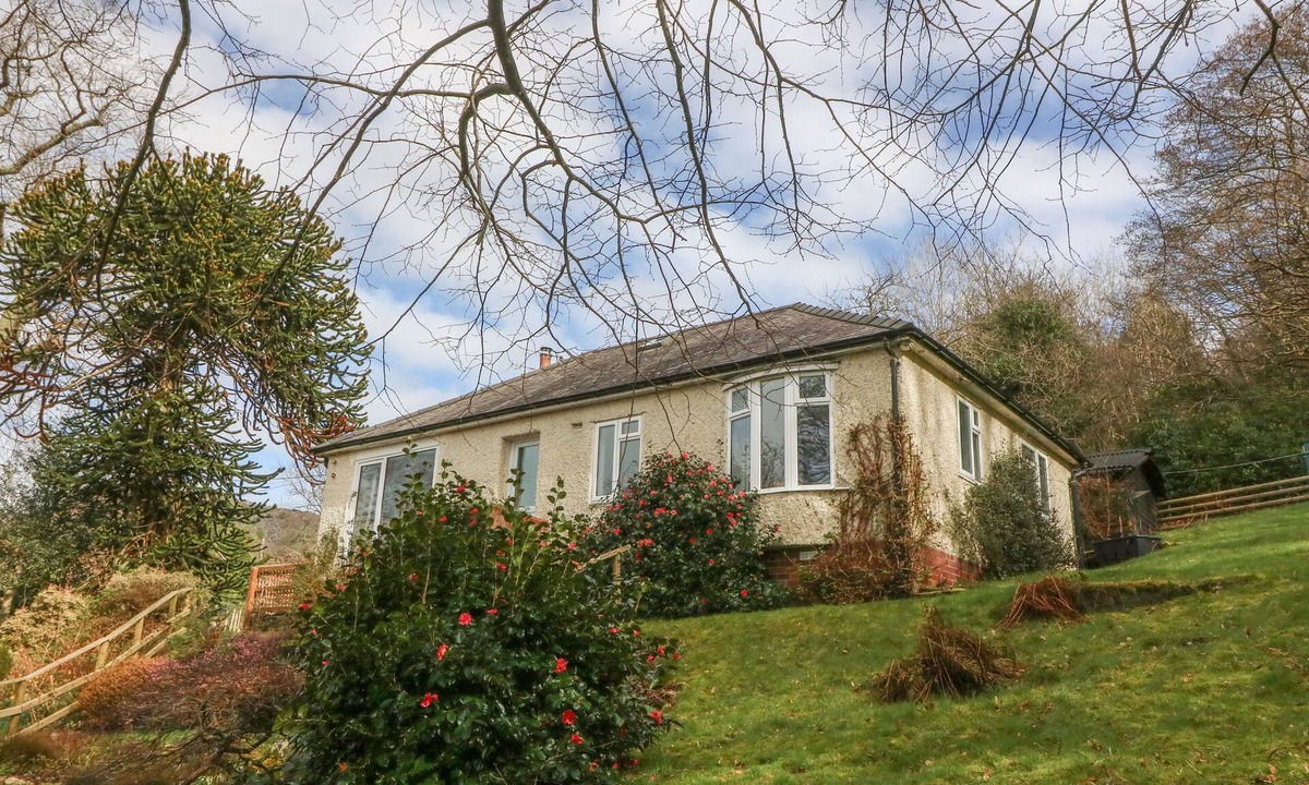 Arthog Cottage | BRON ABER, pet friendly, with open fire in Arthog
