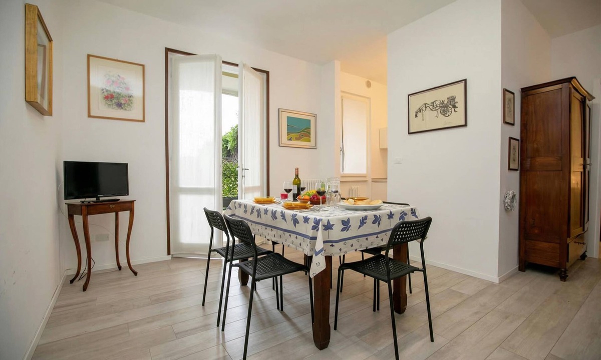 Desenzano del Garda Apartment | Casa Del Lago in Desenzano Centre, Desenzano Del Garda, Italy