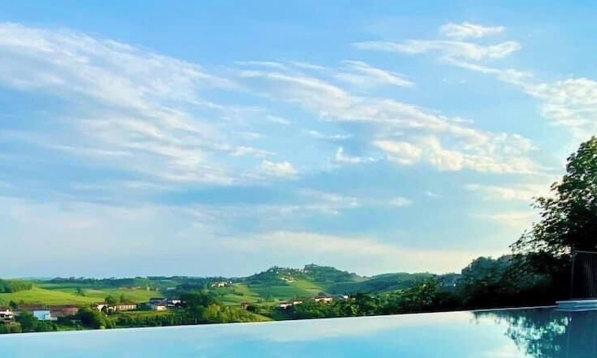 San Martino Alfieri House | Casa Profumi di Barbera 12 (8+4): Infinity Pool and 6 Luxurious Bedrooms