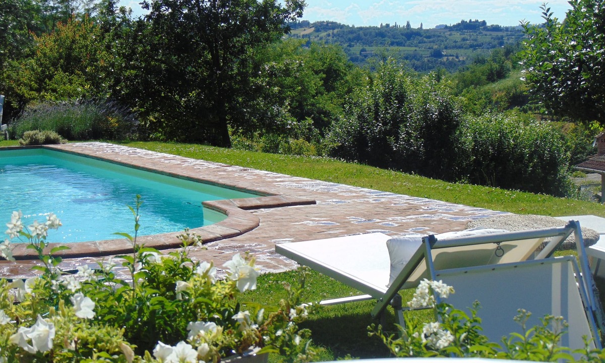 Lerma House | CASCINA BURRONI Old farmhouse from the 1600s among nature . wines . good food and swimming pool
