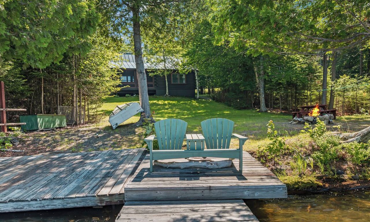 Rangeley House | CedarDuft Cottage - Cozy log cabin right on the shores of Quimby Pond