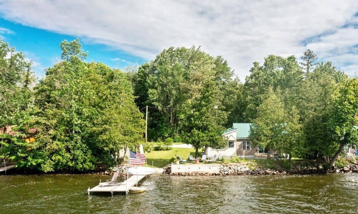 Franklin Cottage | Charming 3-bedroom cottage on Lake Carmi in Franklin with WiFi and AC