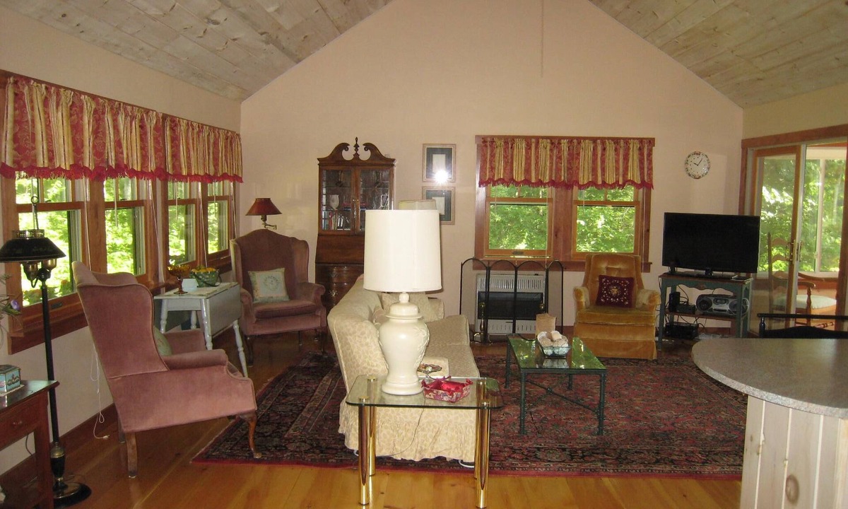 Newcastle Cottage | Classy Cedar Shake on Damariscotta Lake Charm w/Amenities Boats BEST Sr. choice!
