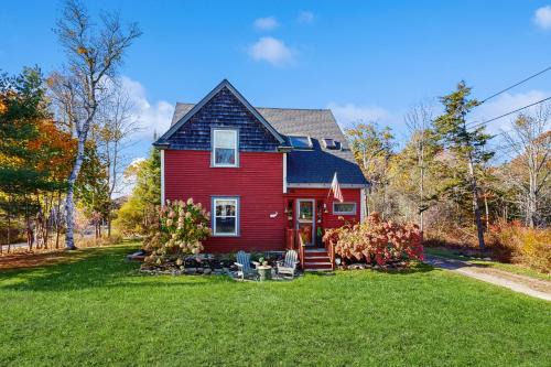 Orrs Island House | Close to Ocean! Family-Friendly Orrs Island Escape