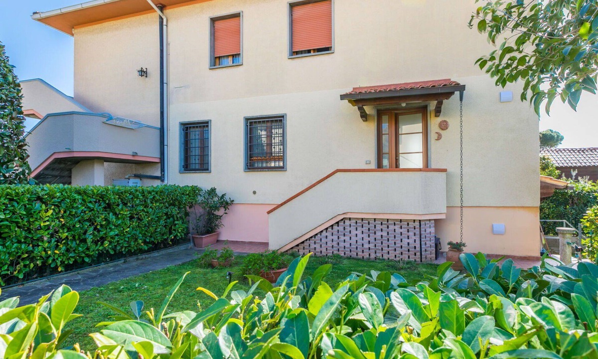 Rosignano Solvay Apartment | Cosy apartment for 4 people with A/C, WIFI, TV and patio