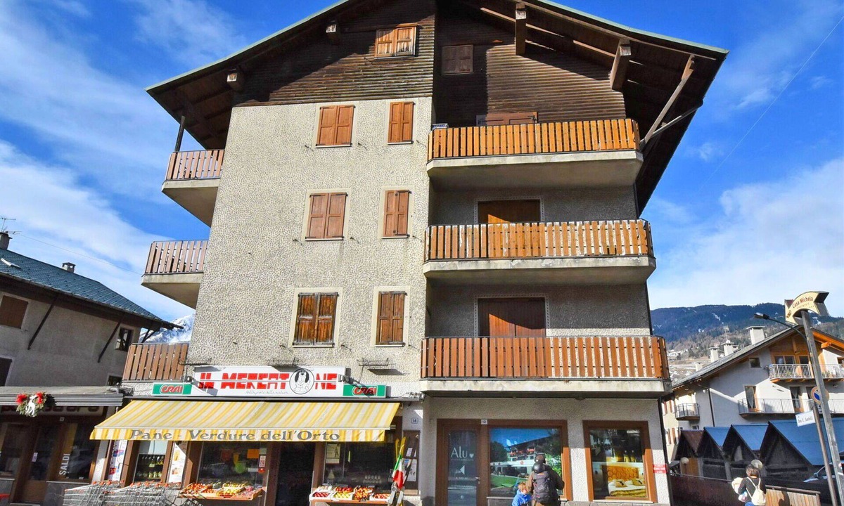 Bormio Apartment | Cosy apartment for 3 guests with TV, terrace and pets allowed