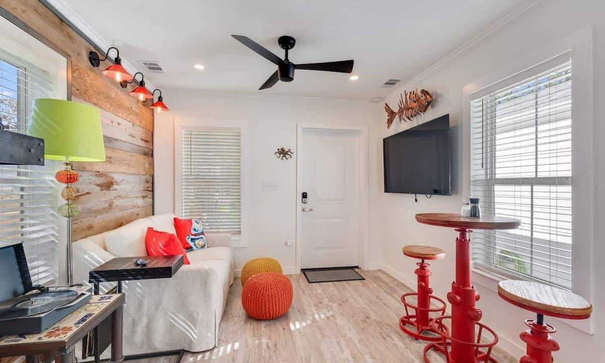 San Juan House | Cozy cottage near beach- great outdoor space