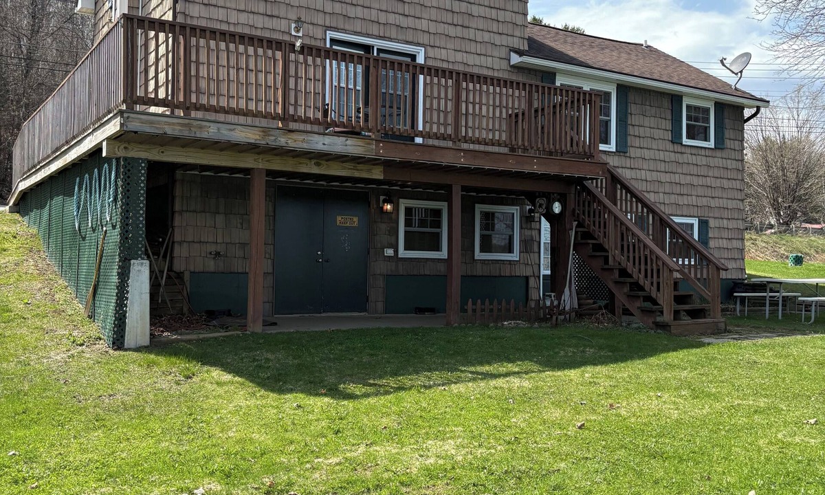 Derby Cottage | Cozy Cottage on Lake Salem Sleeps 6+