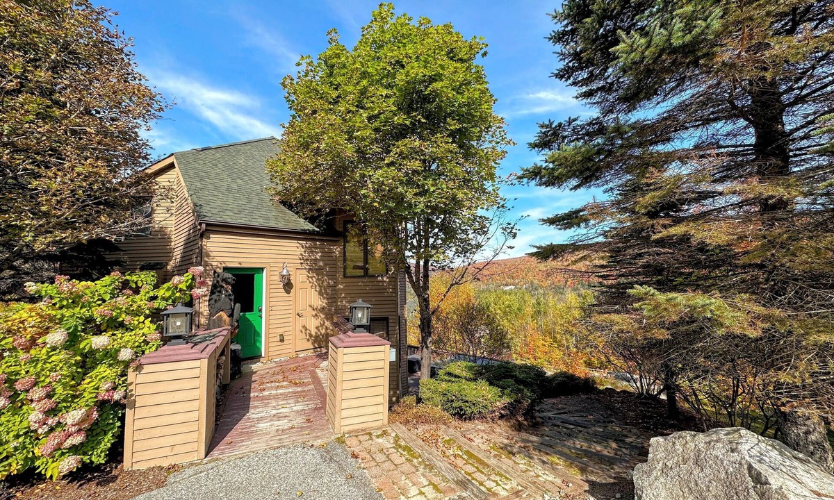 Carroll House | CR16 Ski-in/Out luxury home in Bretton Woods; Great Views. Pool/gym passes!