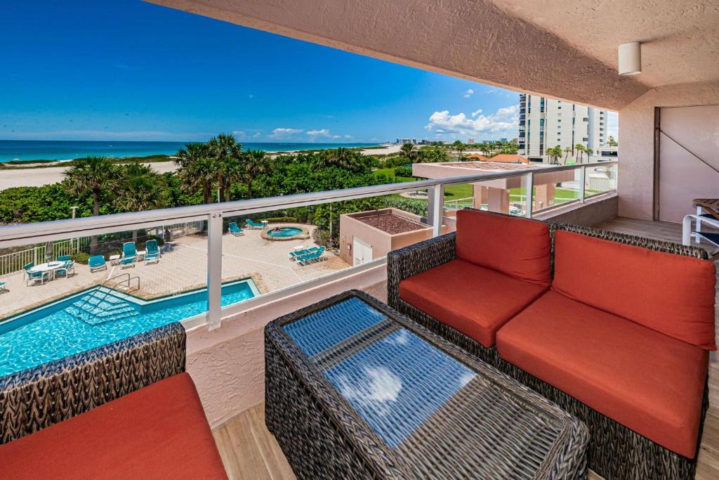Sand Key House | Crescent Beach Club