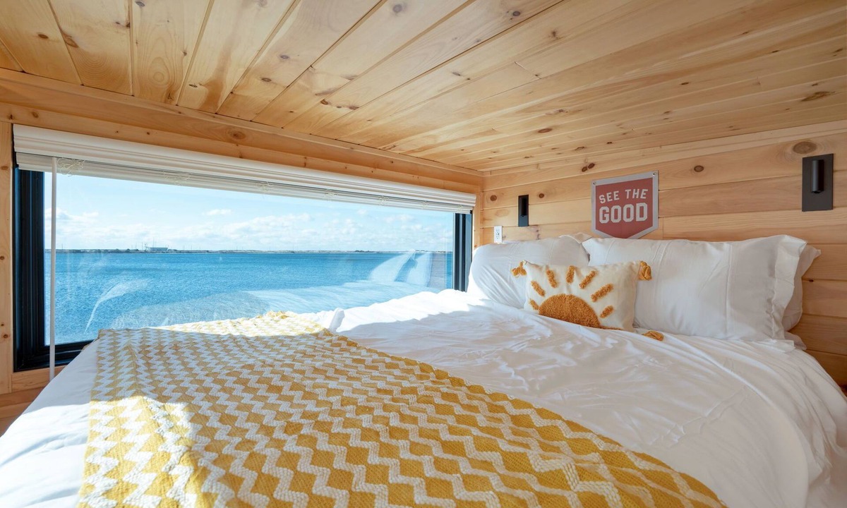 Mary Esther Cabin | Direct Waterfront Cabin Sunset Views 4