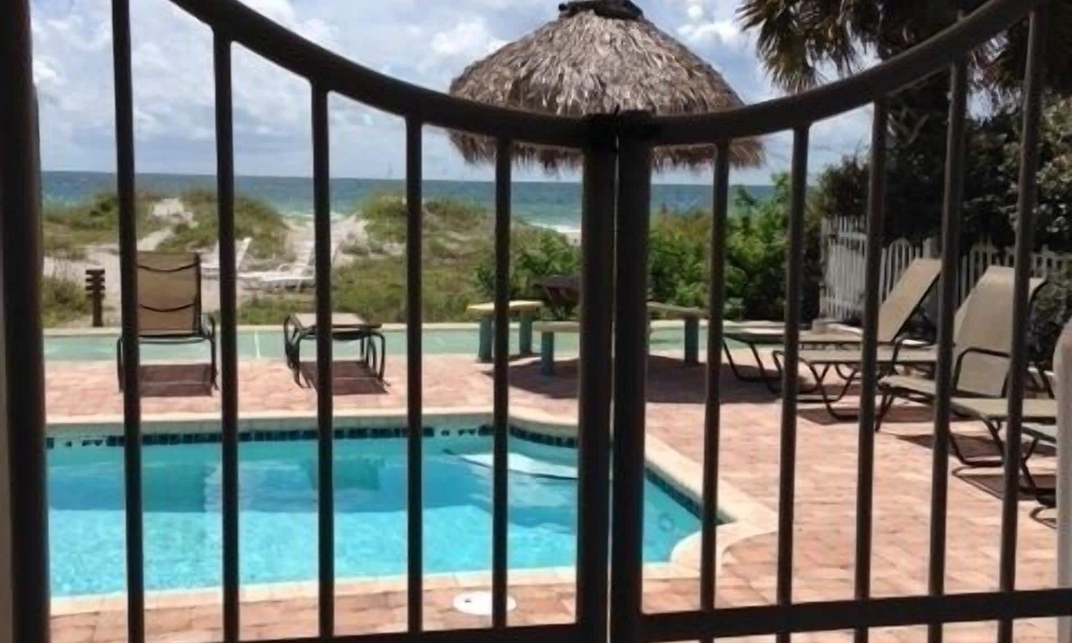 Independence Square Condo | ENJOY the most beautiful SUNSETS on the Gulf of Mexico!