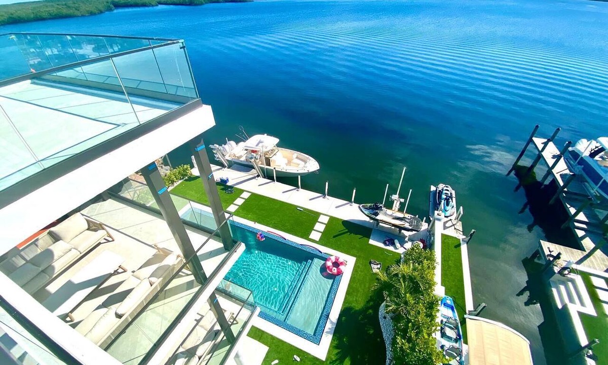 Key Largo House | Experience the ultimate Florida Keys getaway in this modern waterfront estate
