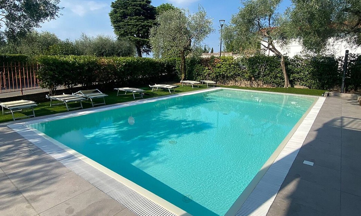 Toscolano Maderno Apartment | Farfalla Vacation Rental with Air Conditioning, Pool, and Parking Space with a 22-kW Charging Station, 250 Meters from the Lake