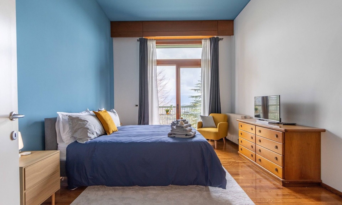 Montevecchia Apartment | 'Fiordaliso' Room Apartment with Mountain View, Shared Terrace and Wi-Fi