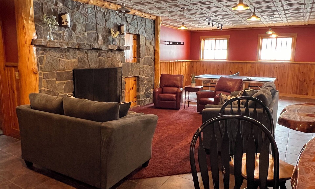 Carrabassett Valley House | Fireside Lodge. A Fantastic 5-bedroom log home in Carrabassett Valley.