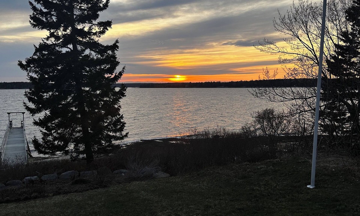 Friendship House | Friendship, Maine 4-bedroom house on the water with dock, tennis court and sauna