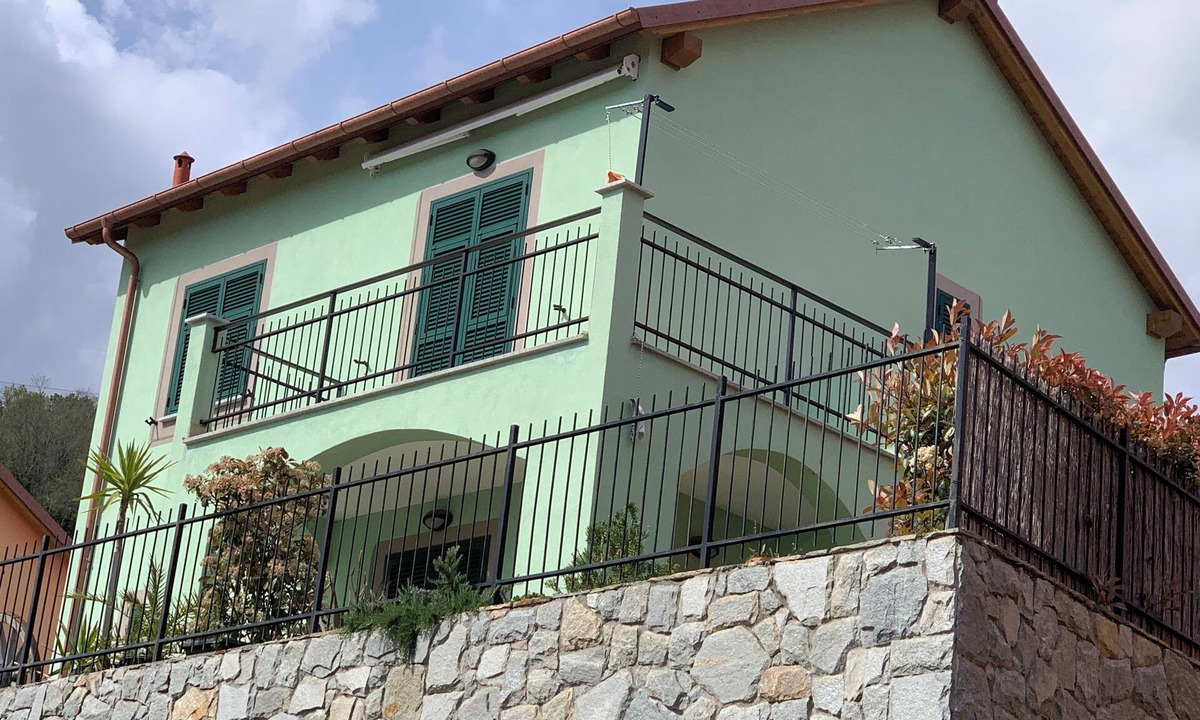 Sciarborasca House | Halfway between the sea and the hill is the ideal place for your relaxation.