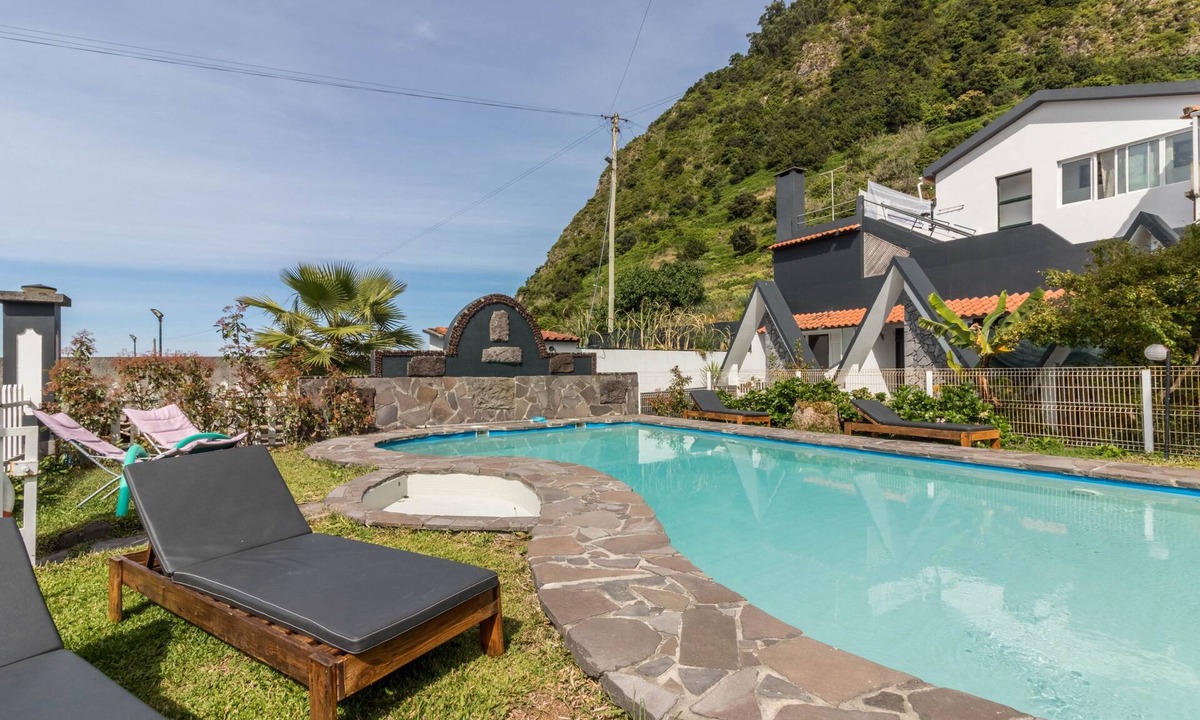 Ponta Delgada Apartment | Holiday Apartment 'Palmeira House - Fernandes Cottage' with Shared Pool and Wi-Fi