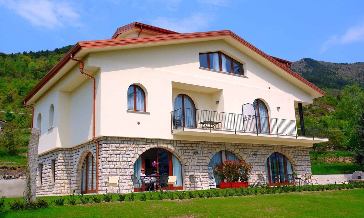 Gardola Apartment | Holiday apartment with a view of Lake Garda