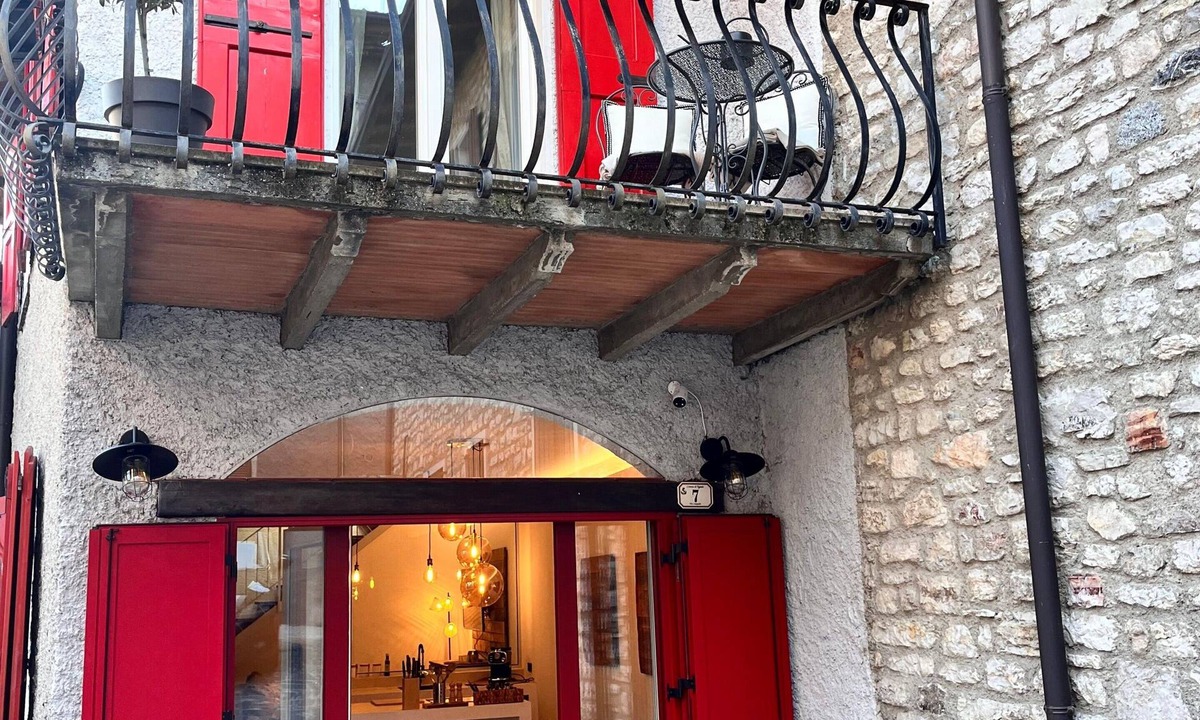 Oldesio House | Holiday Home 'Casa Storica Gardola' with Lake View, Wi-Fi and Air Conditioning