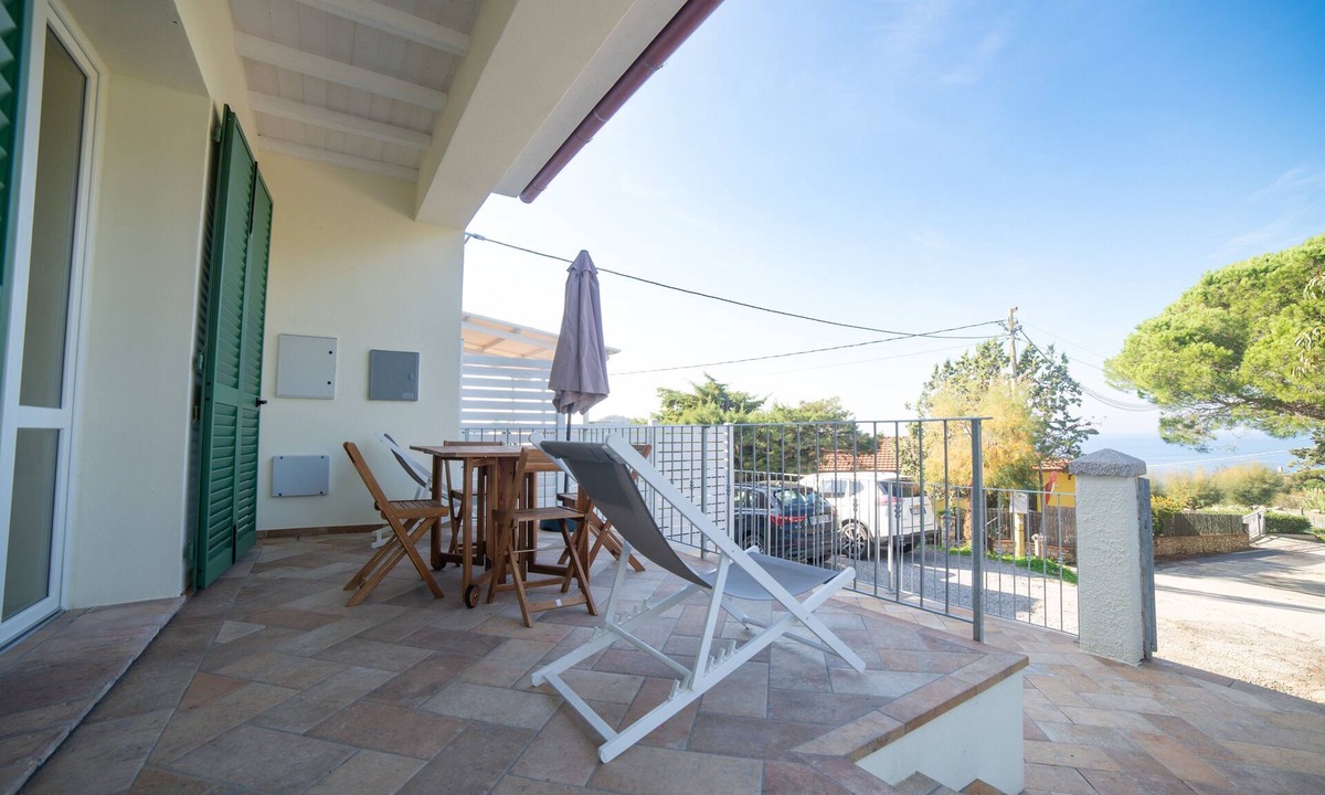 Patresi House | Holiday Home 'Il Timo' with Sea View, Wi-Fi and Air Conditioning