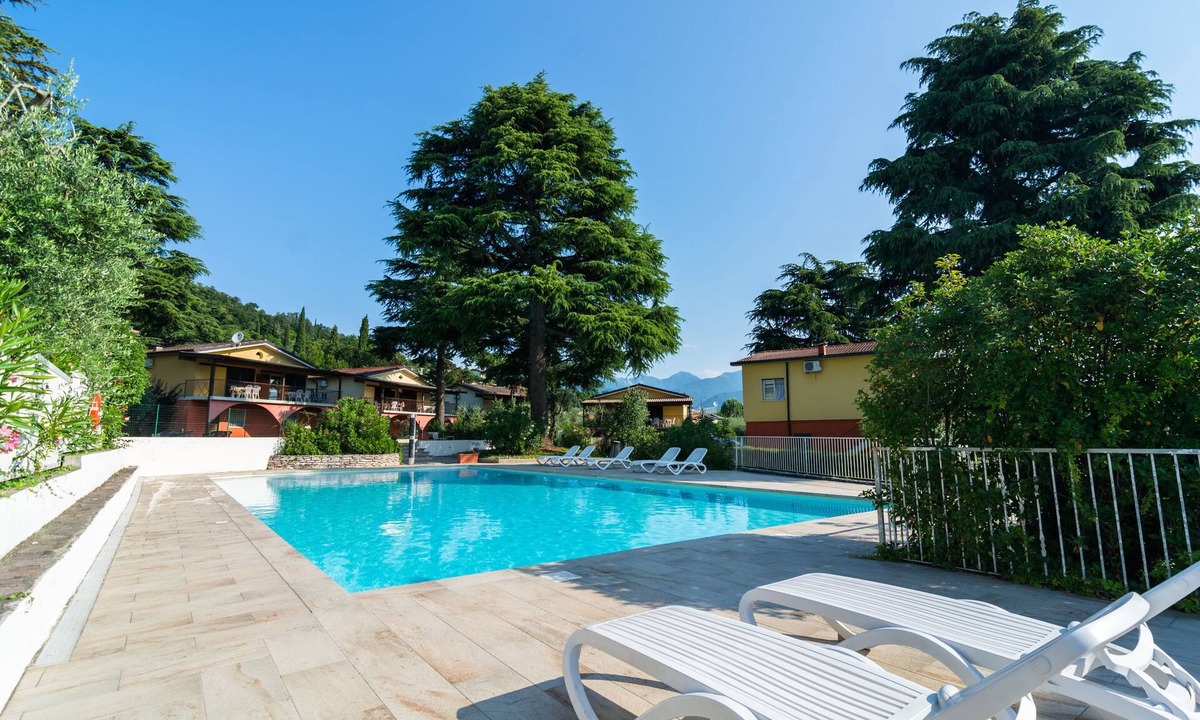 Villaggio Sanghen House | Holiday Home in Manerba del Garda near Lake