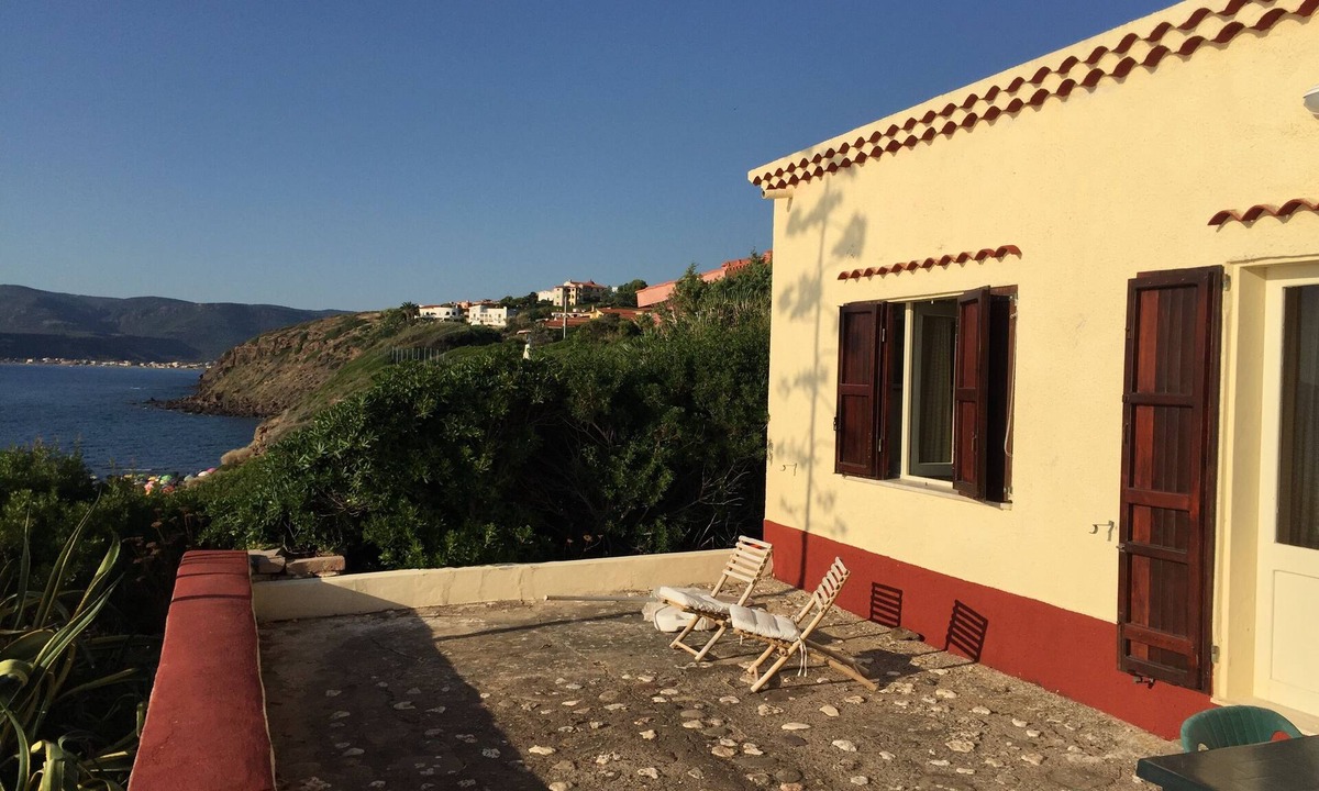 Santa Maria del Mare House | House with garden on the sea, the beach below