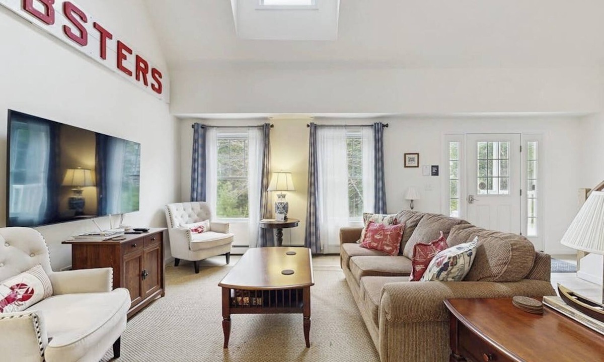 Southport House | Island Pines- Secluded Dog-Friendly Getaway w/Free WiFi, Private Washer/Dryer, Furnished Deck