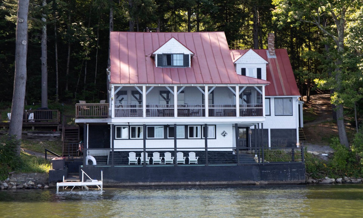 Winthrop House | July 7 to 14 Available: Big Porches w/Scenic Views, Kayaks & Room to Gather