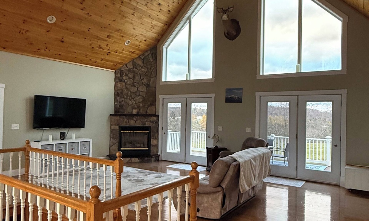 Derby Center House | Kid and Dog friendly 3-bedroom home with pool, fitness room, and privacy