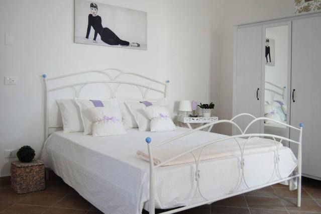 Roe Apartment | La Casa Bianca