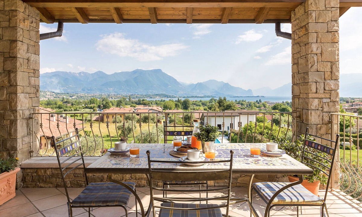 Solarolo Apartment | Lago Blu with pool and lake view